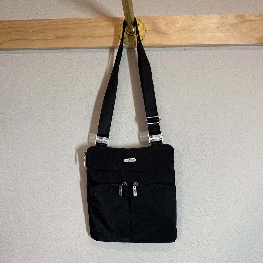 Women's Baggallini Black with Tan Lining Shoulder Zip Closure Purse Bag - Picture 2 of 10